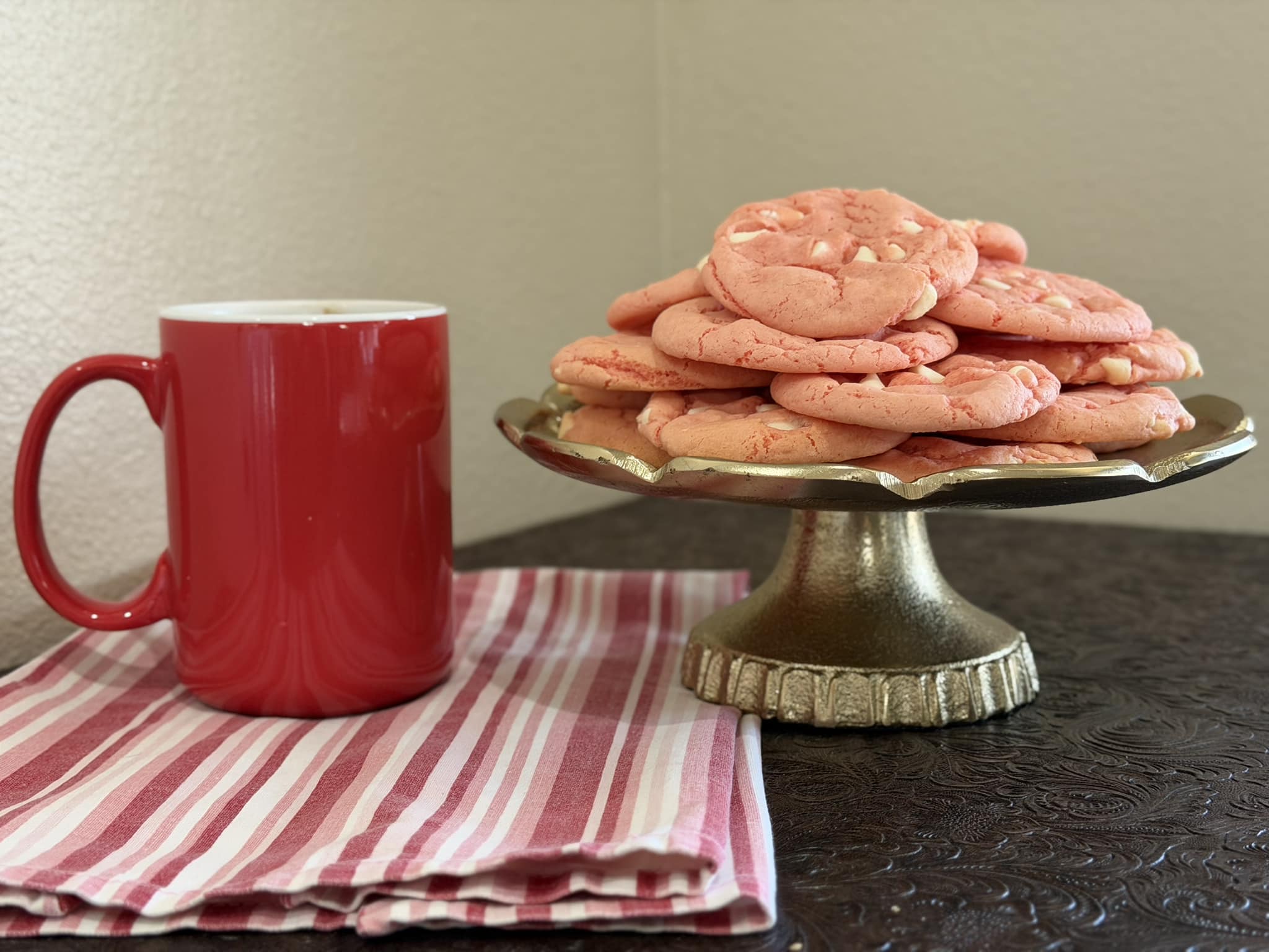 Cookies on cake stand